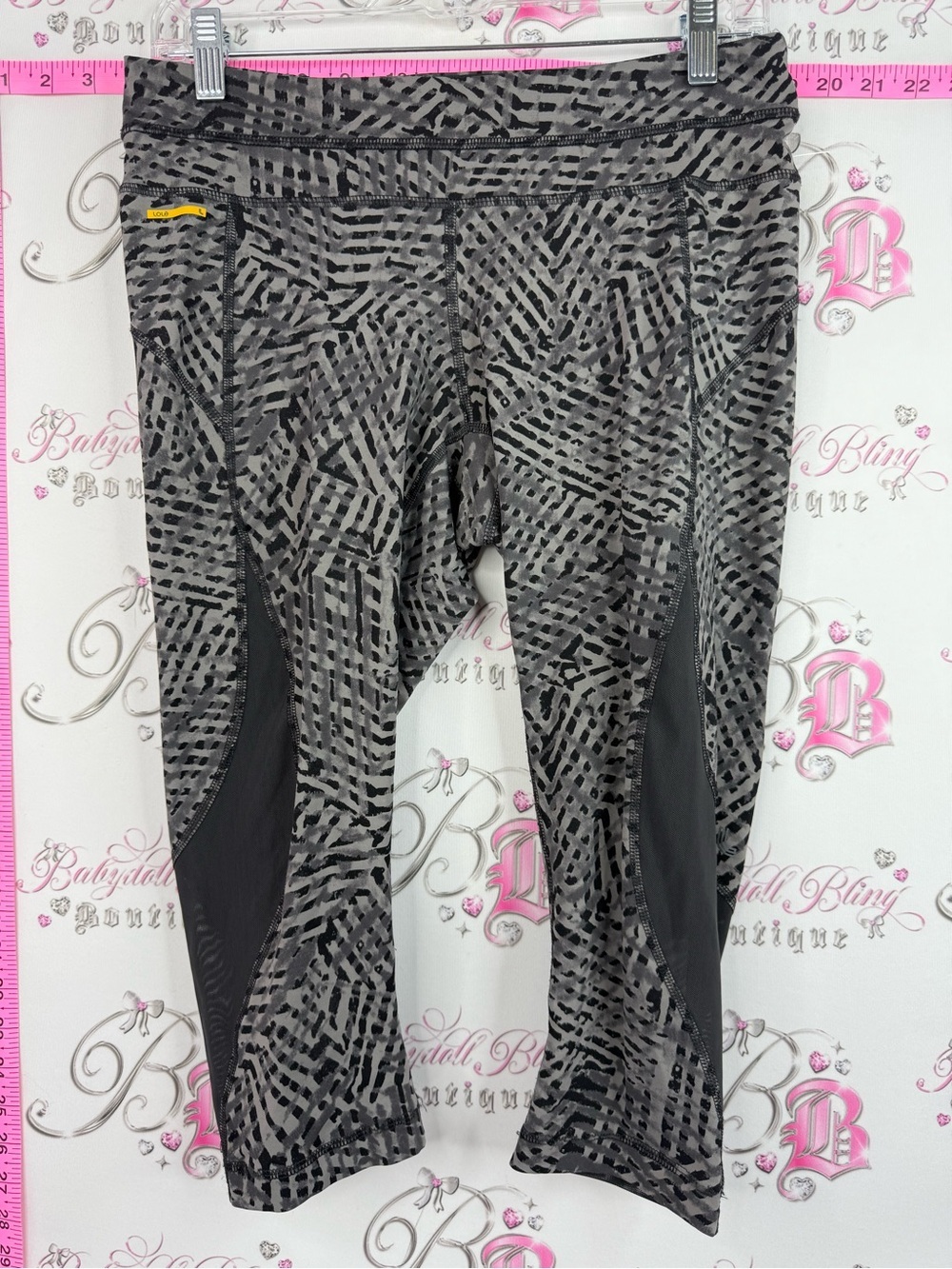 Lole capri tights leggings Gray & Black Geometric Performance Capris